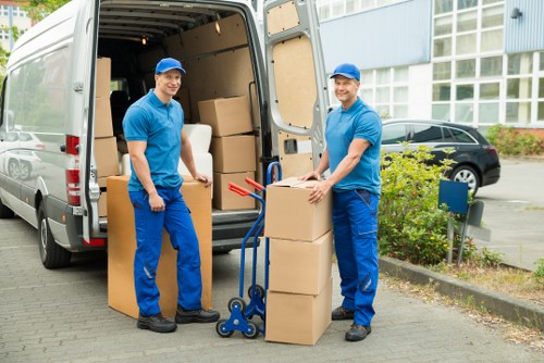London moving truck service for residential and commercial transport